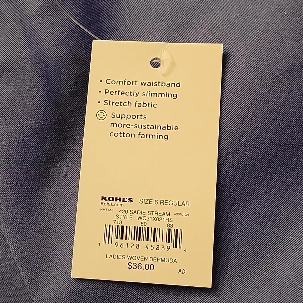 NEW Croft & Barrow Blue Mid-Rise Bermuda Shorts Size 6